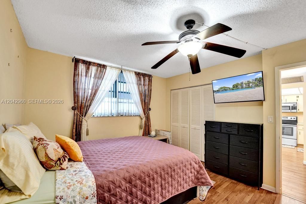 For Sale: $170,000 (2 beds, 2 baths, 1021 Square Feet)