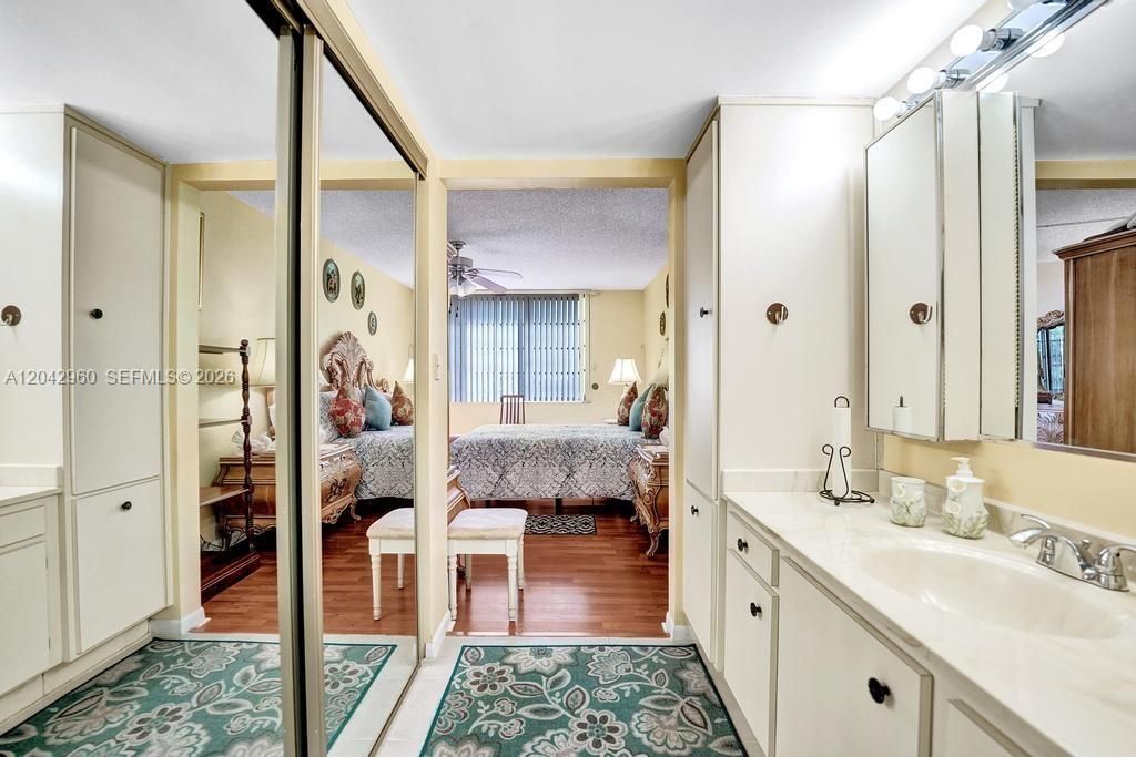 For Sale: $170,000 (2 beds, 2 baths, 1021 Square Feet)