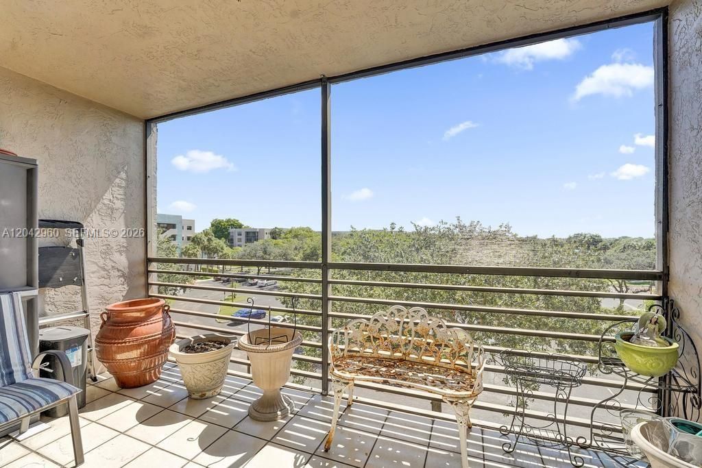 For Sale: $170,000 (2 beds, 2 baths, 1021 Square Feet)