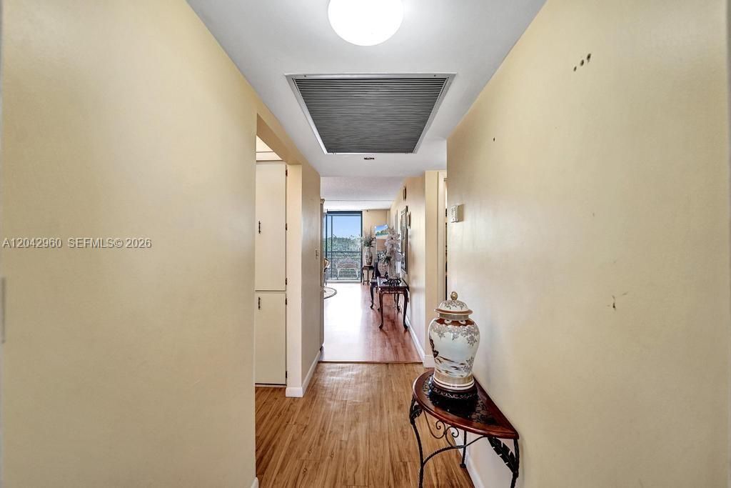 For Sale: $170,000 (2 beds, 2 baths, 1021 Square Feet)
