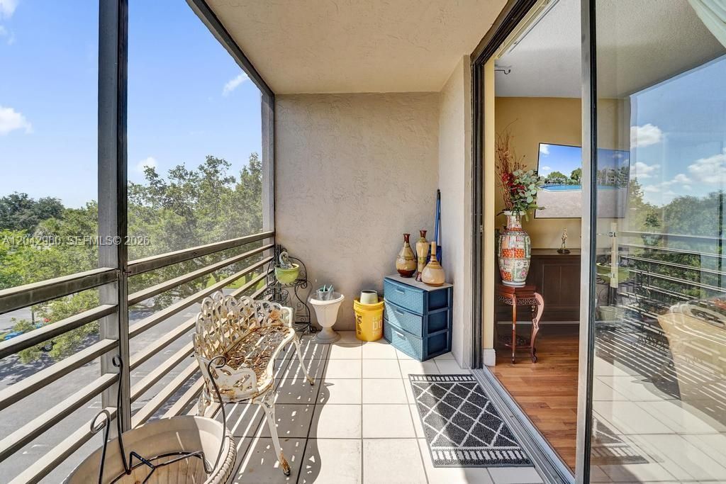 For Sale: $170,000 (2 beds, 2 baths, 1021 Square Feet)