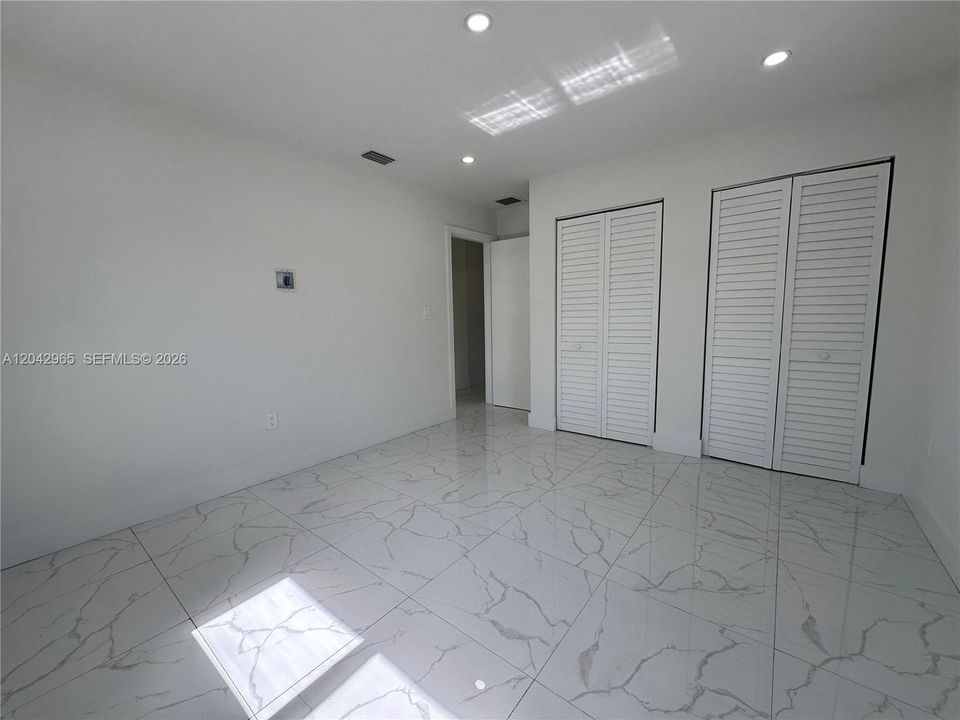 В аренду: $5,000 (4 спален, 3 ванн, 1703 Квадратных фут)