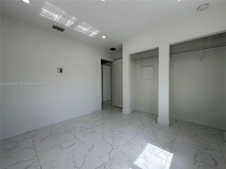 В аренду: $5,000 (4 спален, 3 ванн, 1703 Квадратных фут)