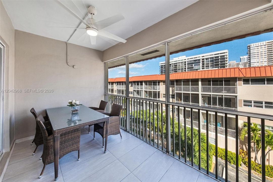 En Venta: $320,000 (2 camas, 2 baños, 1139 Pies cuadrados)