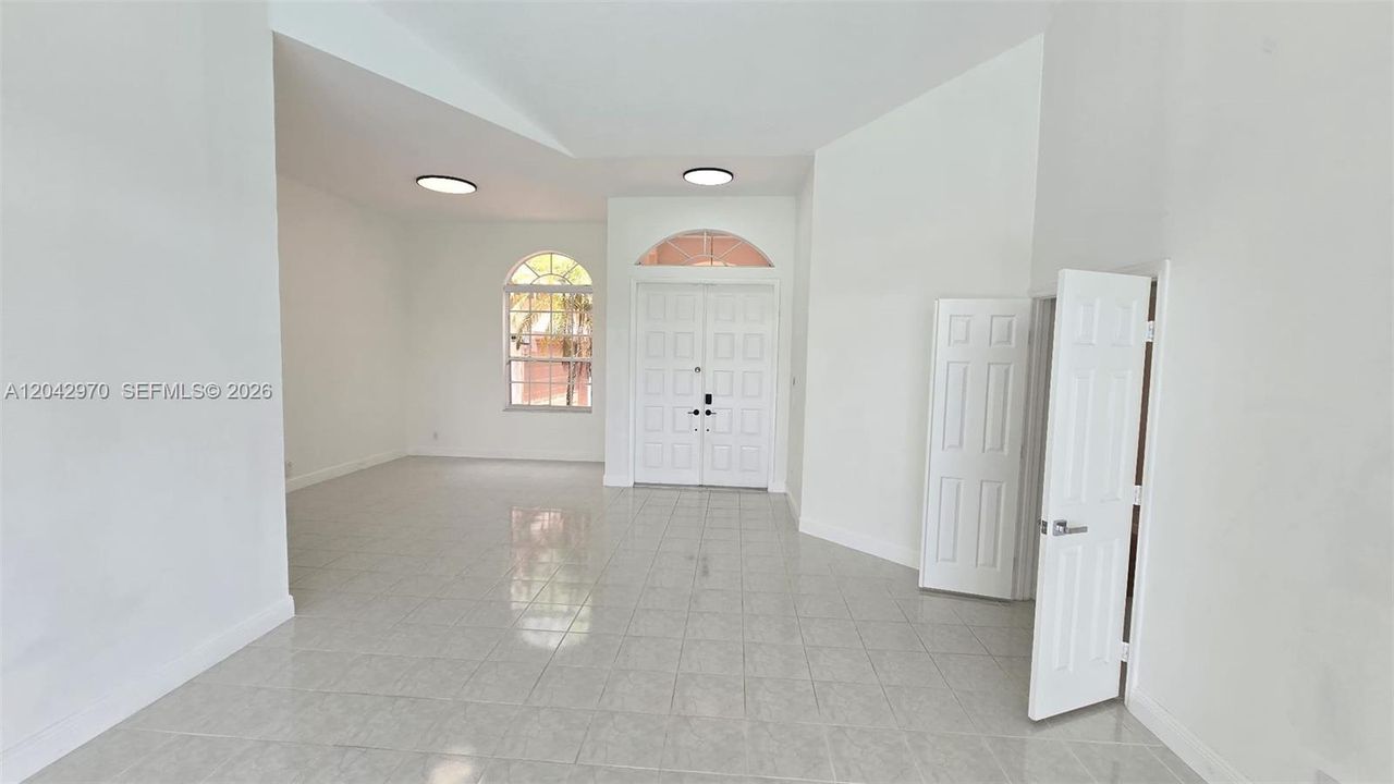 В аренду: $6,000 (4 спален, 3 ванн, 2534 Квадратных фут)