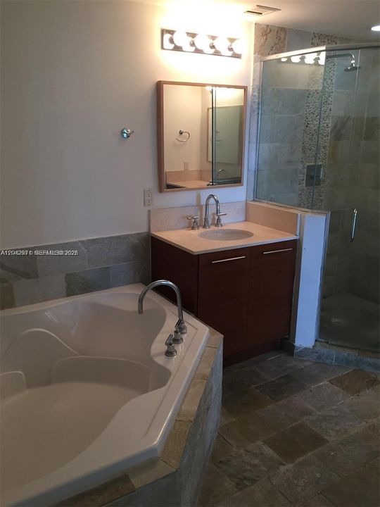 В аренду: $3,700 (3 спален, 3 ванн, 1570 Квадратных фут)