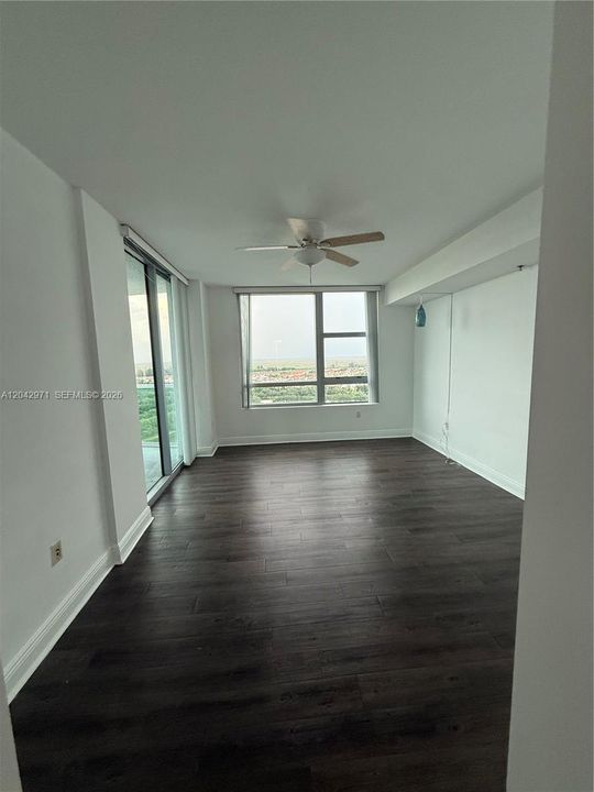 В аренду: $3,700 (3 спален, 3 ванн, 1570 Квадратных фут)
