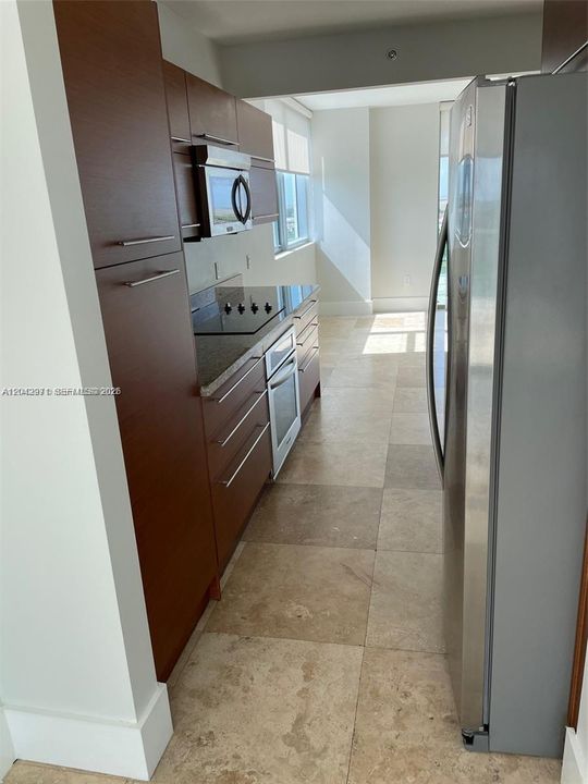 В аренду: $3,700 (3 спален, 3 ванн, 1570 Квадратных фут)