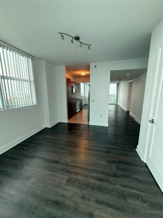 В аренду: $3,700 (3 спален, 3 ванн, 1570 Квадратных фут)