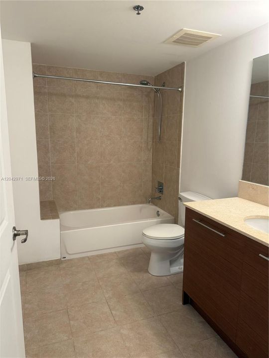 В аренду: $3,700 (3 спален, 3 ванн, 1570 Квадратных фут)