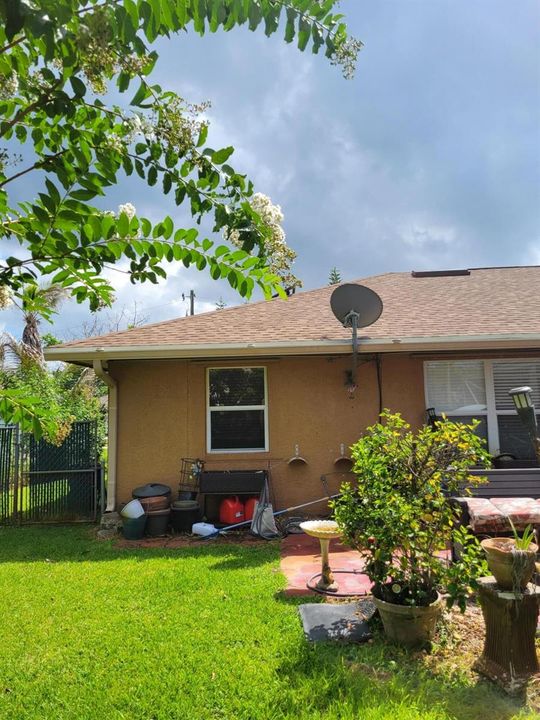 Rear yard Note NEW ROOF