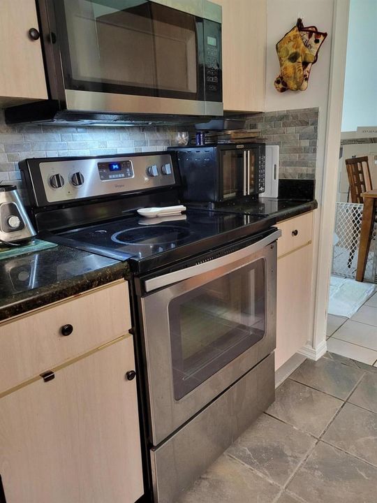Kitchen Left (West)