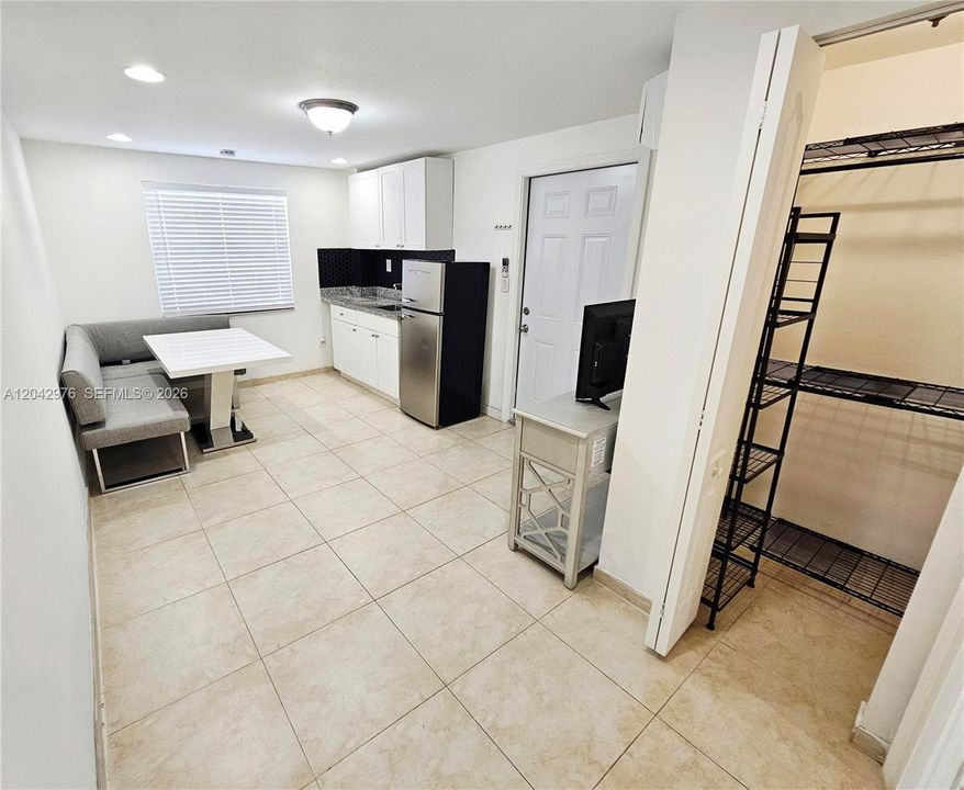 En Renta: $1,600 (1 camas, 1 baños, 300 Pies cuadrados)
