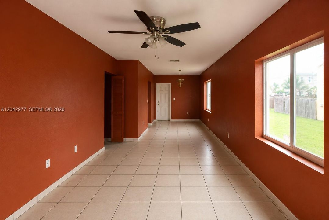 En Venta: $165,000 (4 camas, 2 baños, 1410 Pies cuadrados)