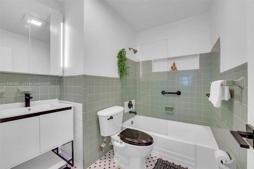 На продажу: $999,999 (4 спален, 3 ванн, 0 Квадратных фут)