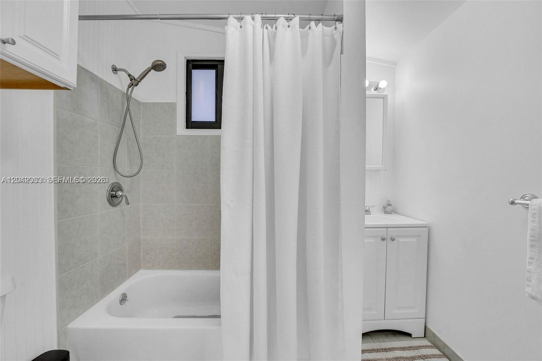 На продажу: $999,999 (4 спален, 3 ванн, 0 Квадратных фут)