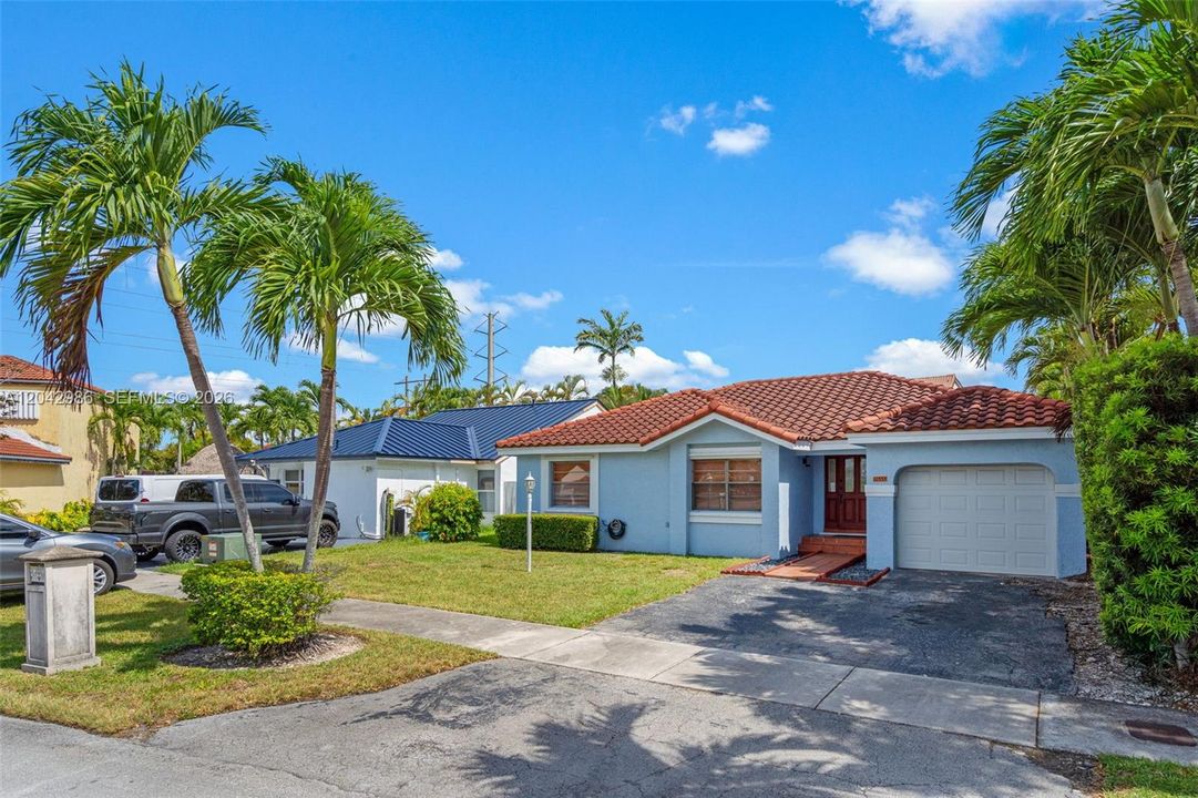 For Sale: $713,000 (3 beds, 2 baths, 1310 Square Feet)