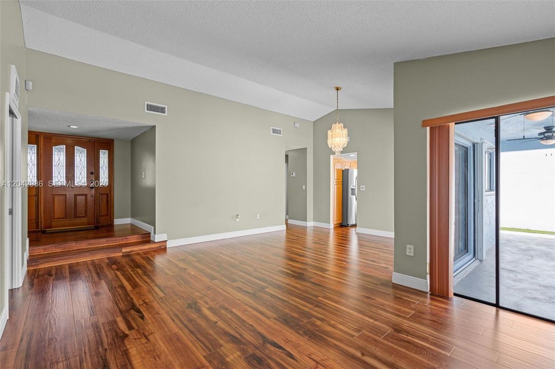 For Sale: $713,000 (3 beds, 2 baths, 1310 Square Feet)