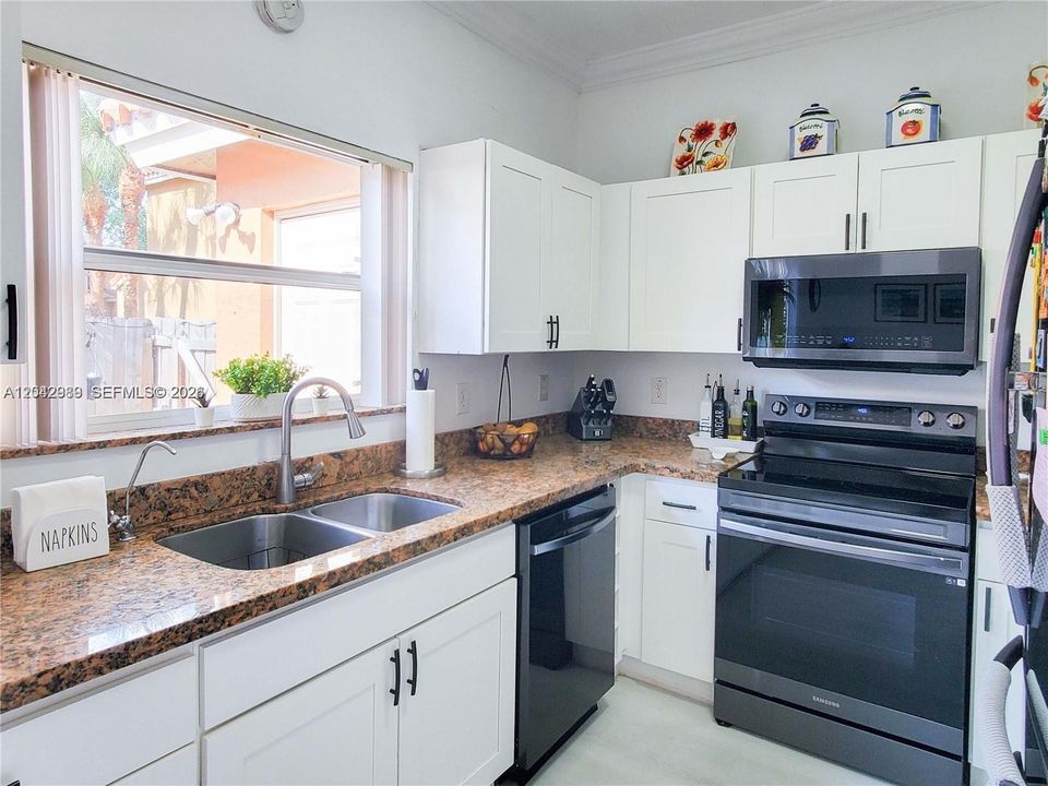В аренду: $3,200 (3 спален, 2 ванн, 1459 Квадратных фут)