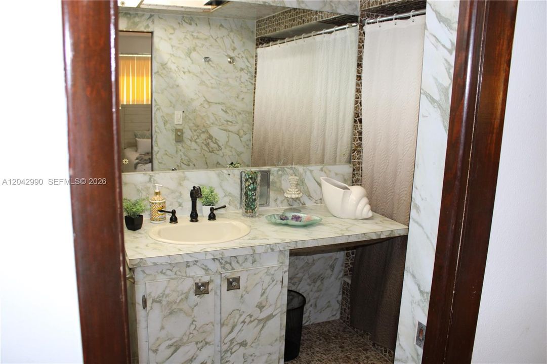 На продажу: $949,999 (4 спален, 2 ванн, 2650 Квадратных фут)