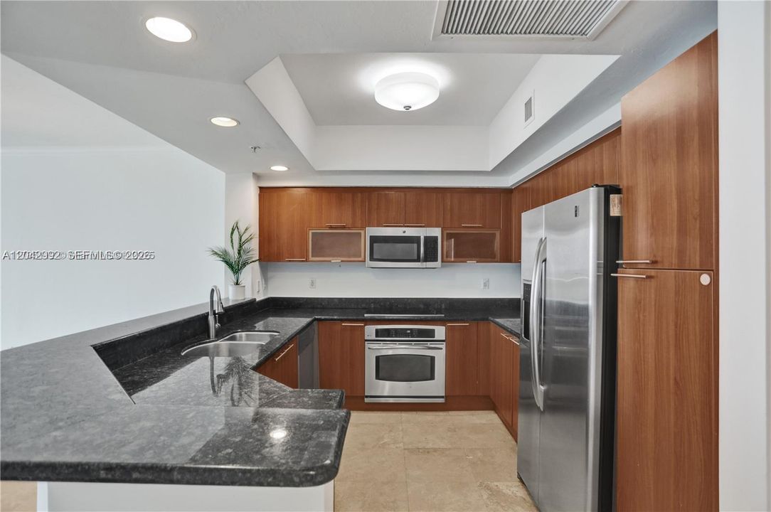 В аренду: $4,200 (3 спален, 3 ванн, 1801 Квадратных фут)