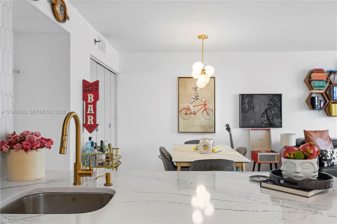 出租: $3,500 (1 贝兹, 1 浴室, 708 平方英尺)