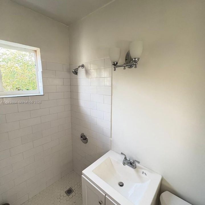 En Renta: $1,700 (0 camas, 1 baños, 3712 Pies cuadrados)