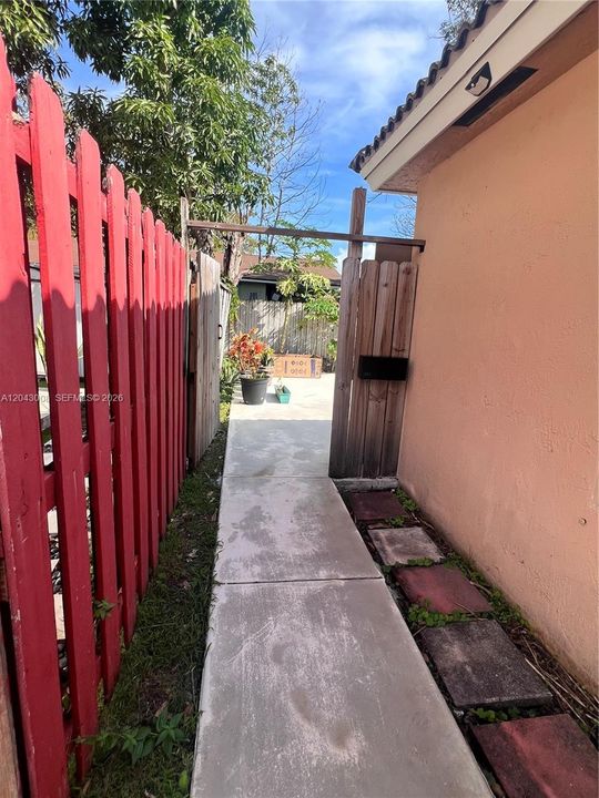 В аренду: $1,700 (1 спален, 1 ванн, 1468 Квадратных фут)