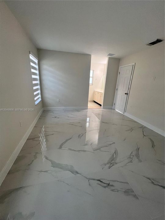 В аренду: $1,700 (1 спален, 1 ванн, 1468 Квадратных фут)