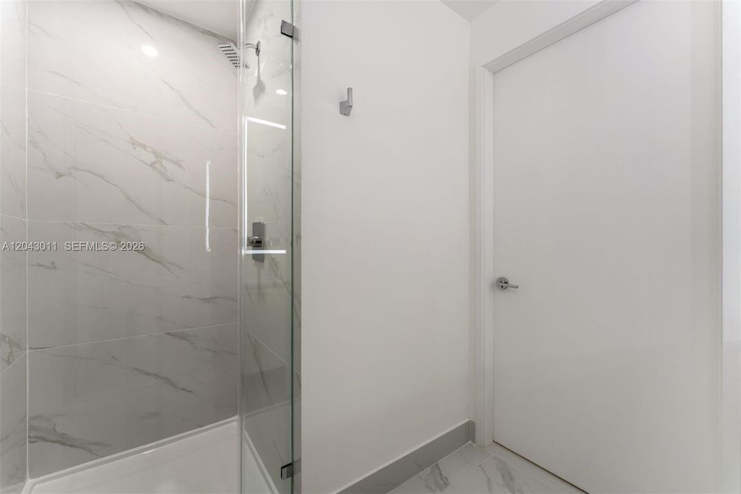 For Sale: $1,350,000 (1 beds, 2 baths, 966 Square Feet)
