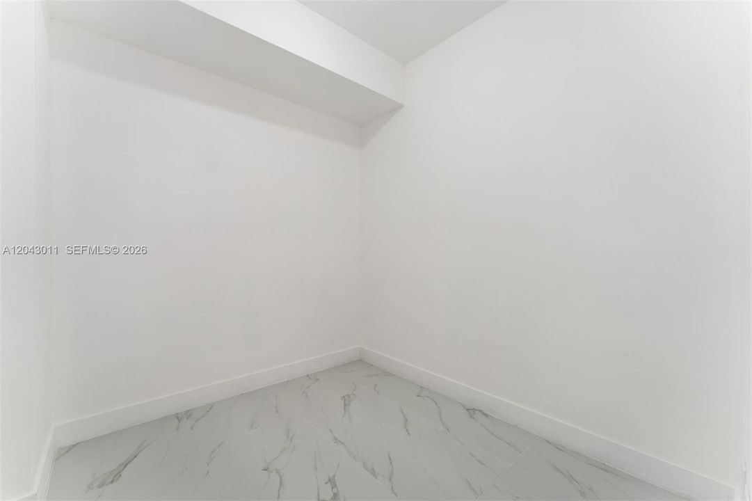 For Sale: $1,350,000 (1 beds, 2 baths, 966 Square Feet)