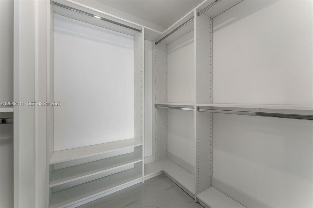 For Sale: $1,350,000 (1 beds, 2 baths, 966 Square Feet)