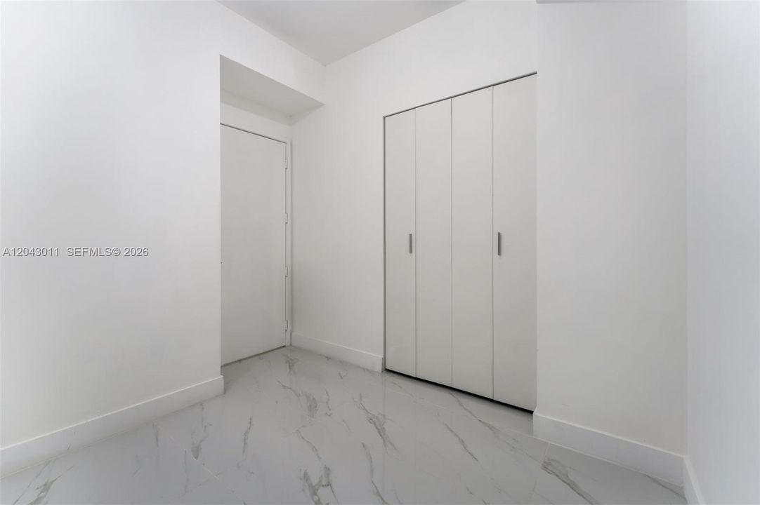 For Sale: $1,350,000 (1 beds, 2 baths, 966 Square Feet)