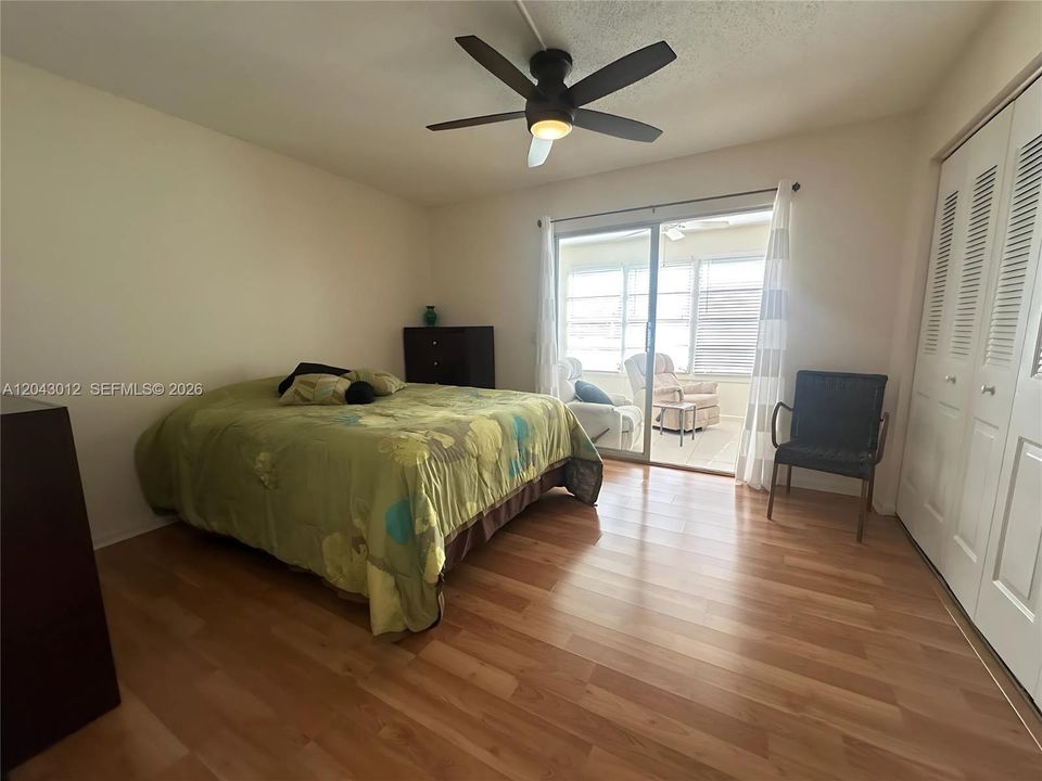 For Sale: $99,000 (1 beds, 1 baths, 585 Square Feet)
