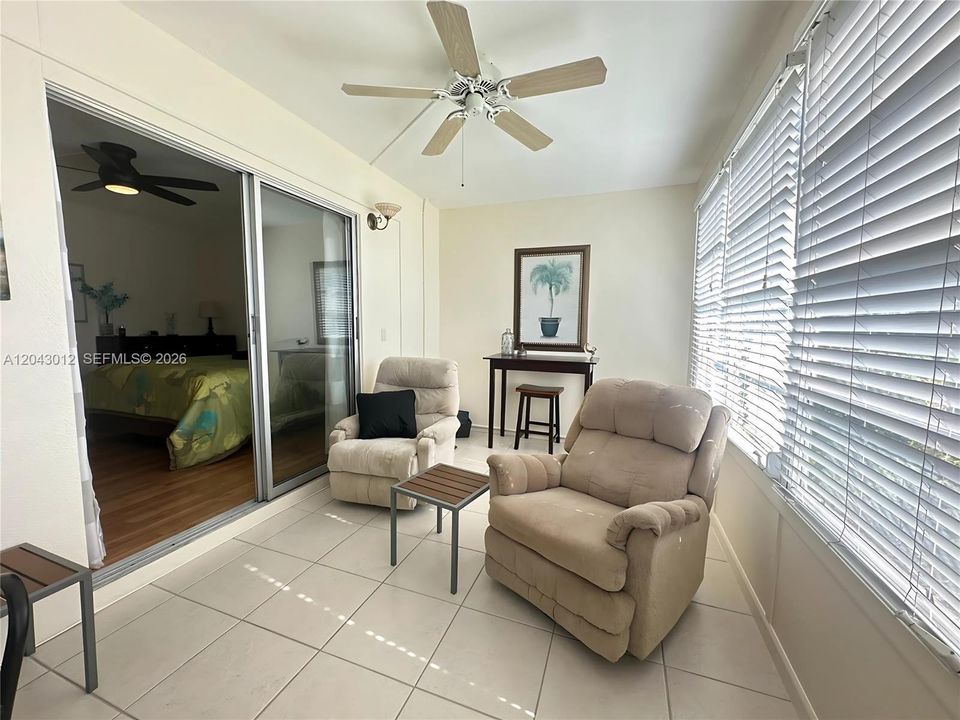 For Sale: $99,000 (1 beds, 1 baths, 585 Square Feet)