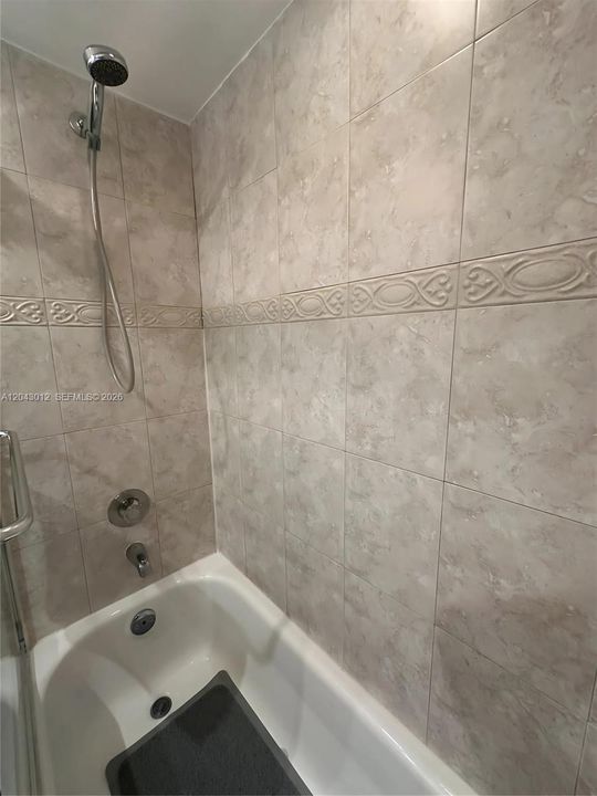 For Sale: $99,000 (1 beds, 1 baths, 585 Square Feet)