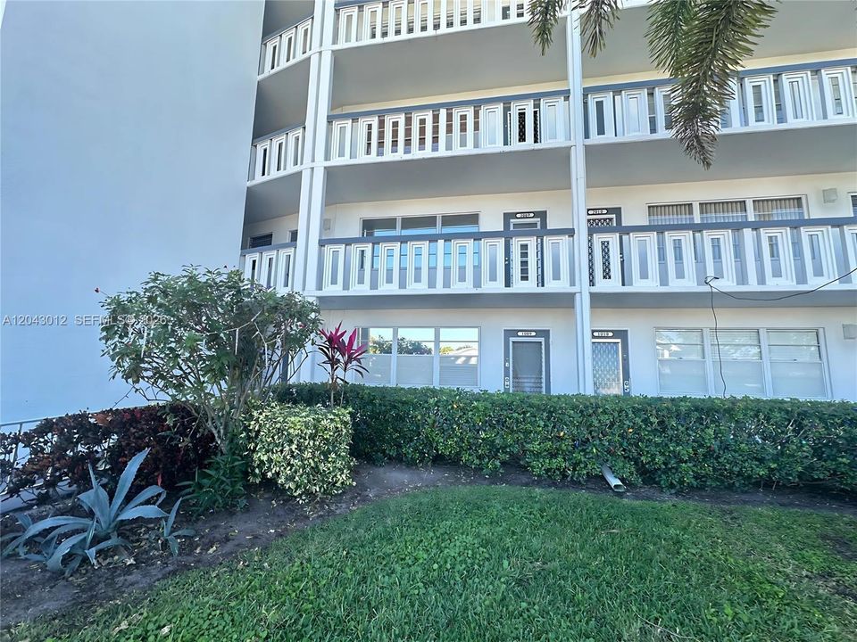 For Sale: $99,000 (1 beds, 1 baths, 585 Square Feet)