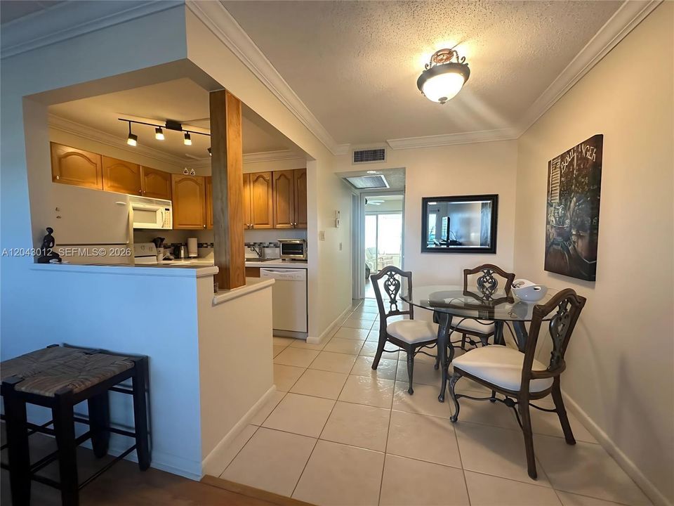 For Sale: $99,000 (1 beds, 1 baths, 585 Square Feet)