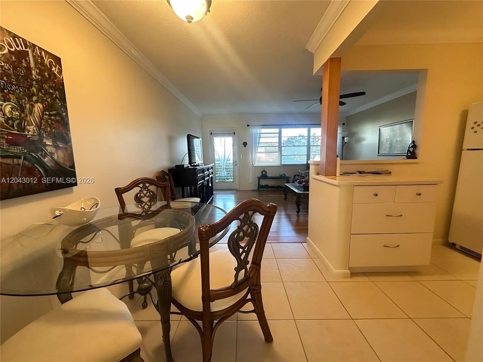 For Sale: $99,000 (1 beds, 1 baths, 585 Square Feet)