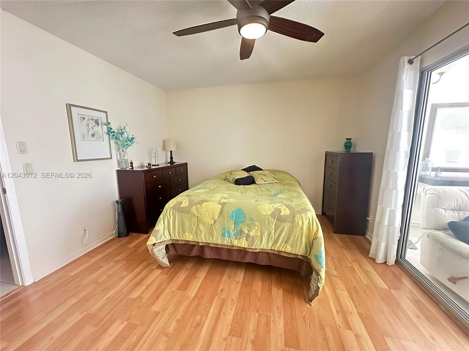 For Sale: $99,000 (1 beds, 1 baths, 585 Square Feet)