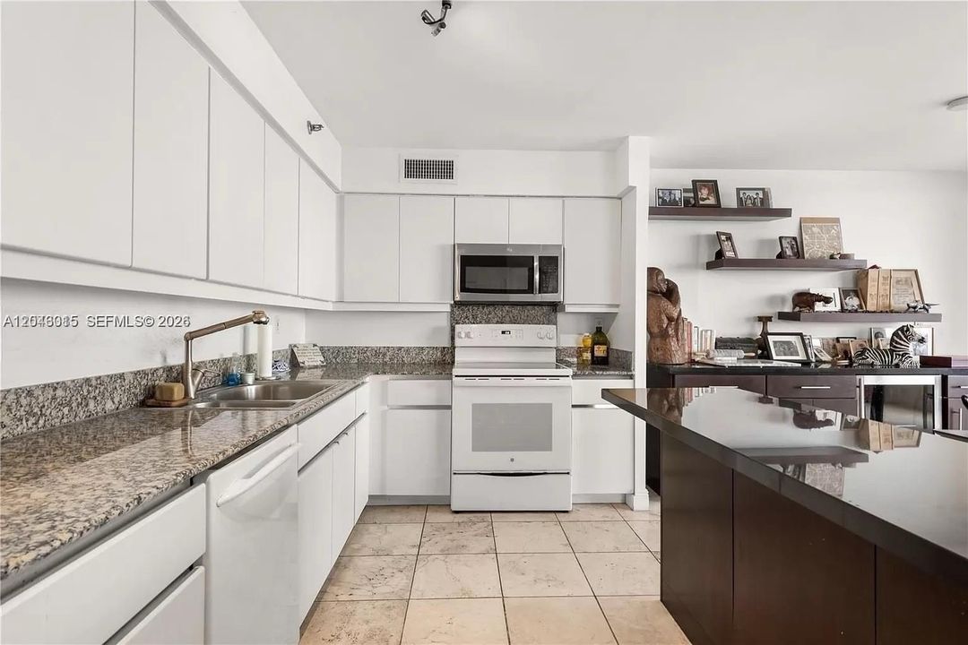 En Renta: $8,999 (3 camas, 2 baños, 2005 Pies cuadrados)