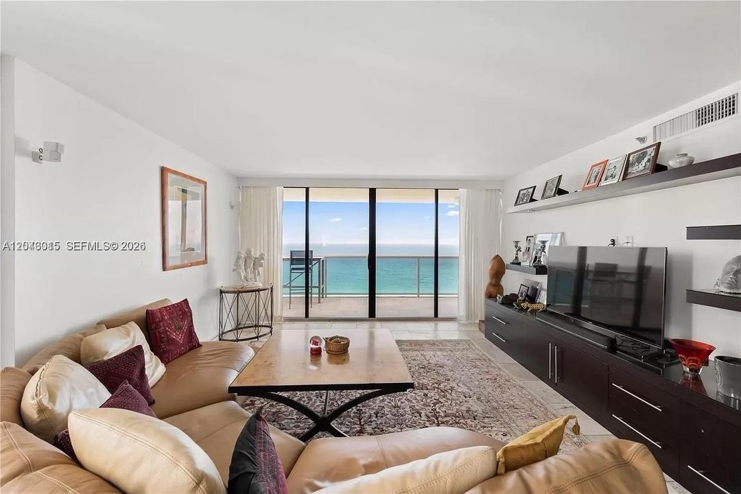 En Renta: $8,999 (3 camas, 2 baños, 2005 Pies cuadrados)