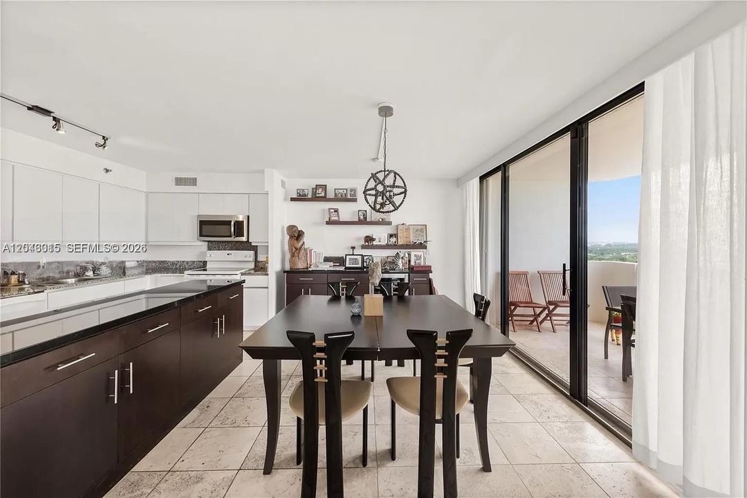 En Renta: $8,999 (3 camas, 2 baños, 2005 Pies cuadrados)