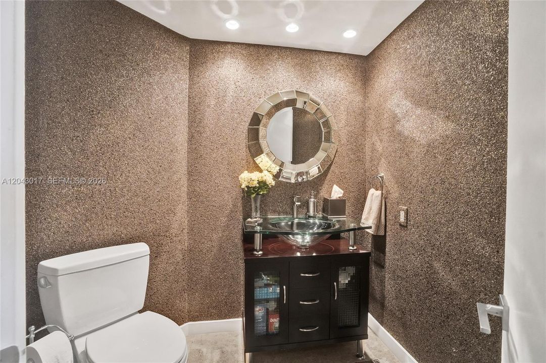На продажу: $895,000 (2 спален, 2 ванн, 2360 Квадратных фут)