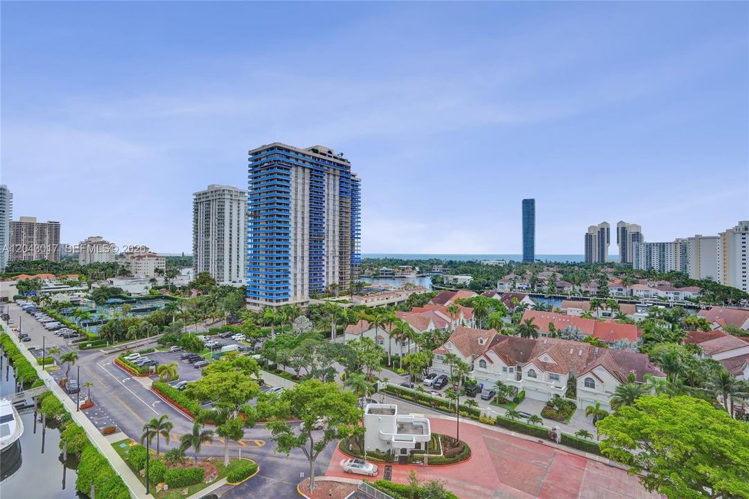 На продажу: $895,000 (2 спален, 2 ванн, 2360 Квадратных фут)