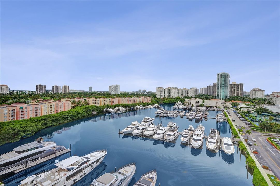 На продажу: $895,000 (2 спален, 2 ванн, 2360 Квадратных фут)
