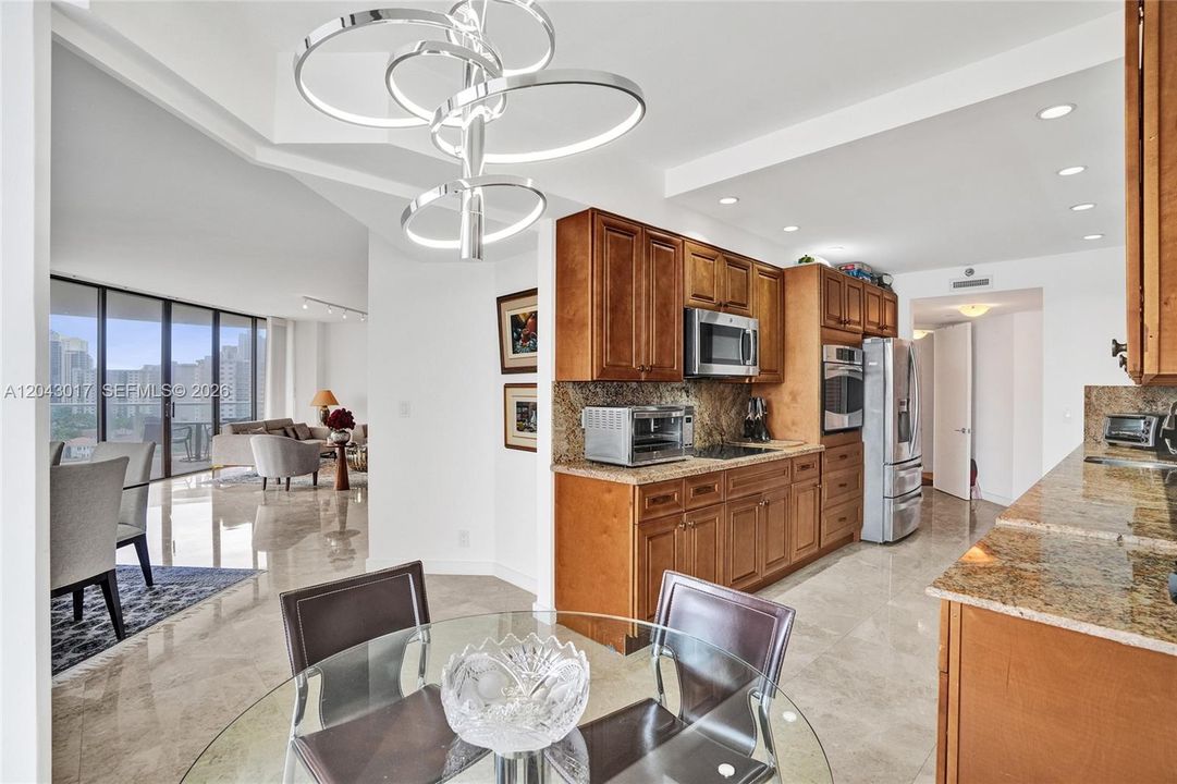 На продажу: $895,000 (2 спален, 2 ванн, 2360 Квадратных фут)