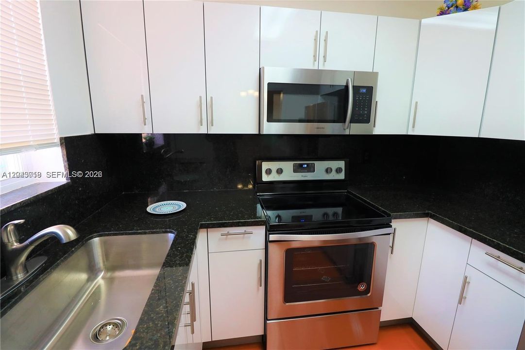 В аренду: $2,800 (2 спален, 1 ванн, 2240 Квадратных фут)
