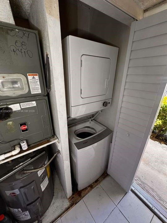 For Rent: $2,000 (2 beds, 2 baths, 787 Square Feet)