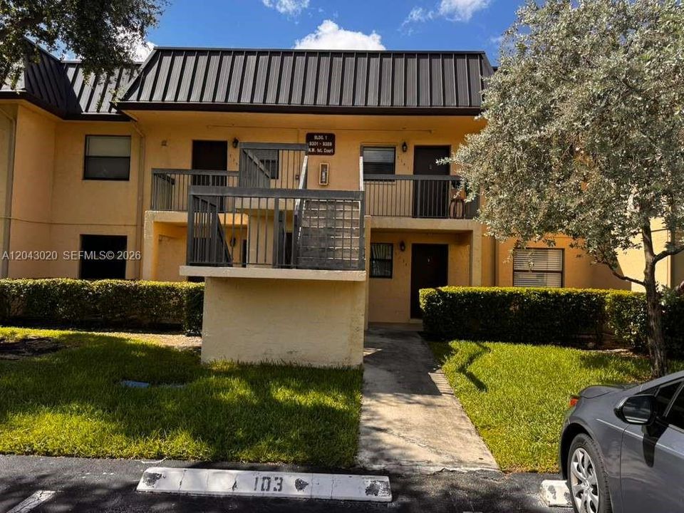 For Rent: $2,000 (2 beds, 2 baths, 787 Square Feet)